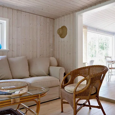 Charmantes Sommerhaus In Der Naehe Eines Fantastischen Sandstrandes Vester Somarken